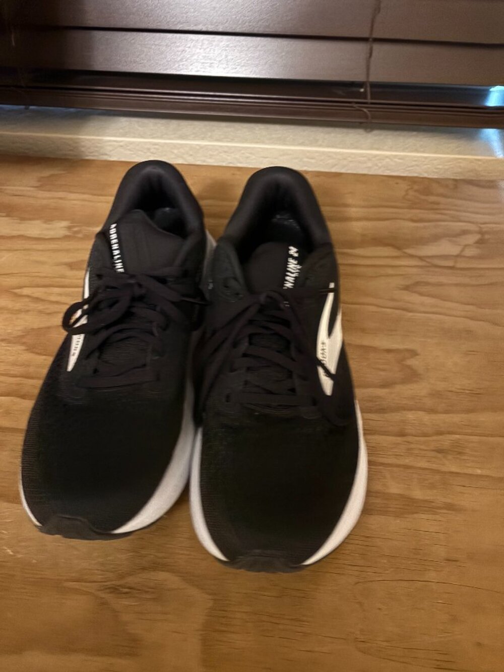 Brooks Adrenaline GTS 24 Black White Running Shoes Men's 9.5 Athletic Lace Up